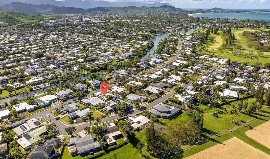 589 Iana St, Kailua, HI 96734 - 5 Beds, 4 Bath