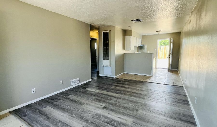 419 Dallas St SE A, Albuquerque, NM 87108 - 2 Beds, 1 Bath