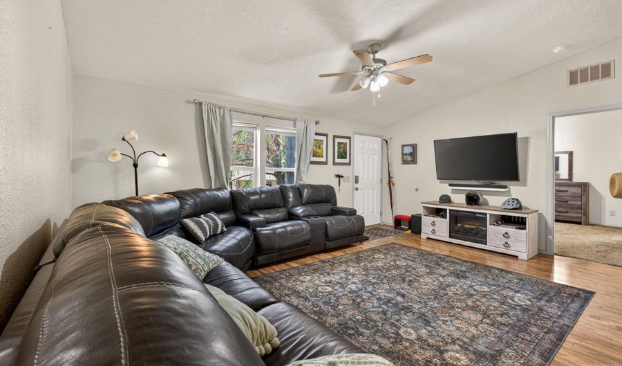107 S Van Wyck Ave, Cascade, ID 83611 - 4 Beds, 2 Bath