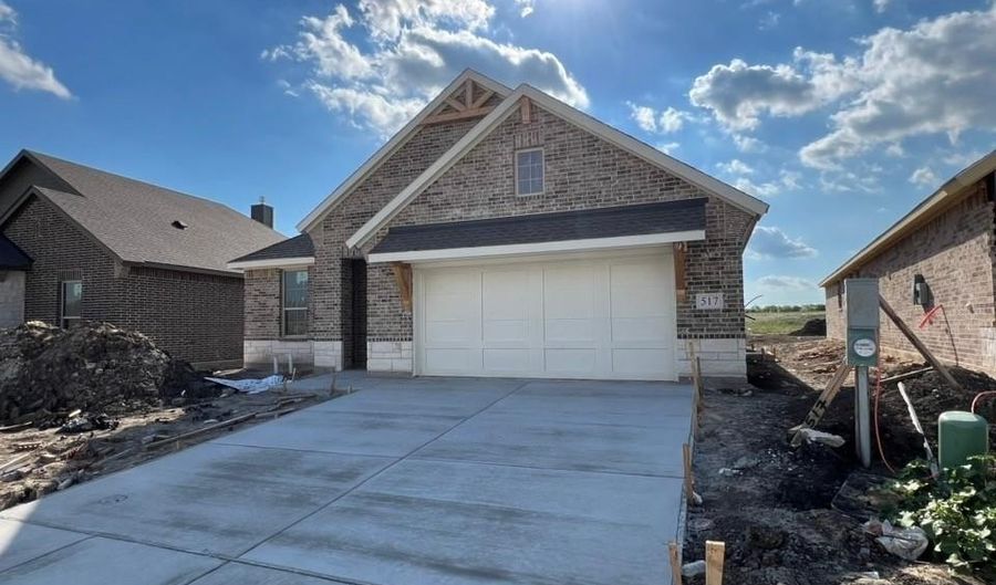517 Pickett Creek Dr, Aledo, TX 76008 - 4 Beds, 2 Bath