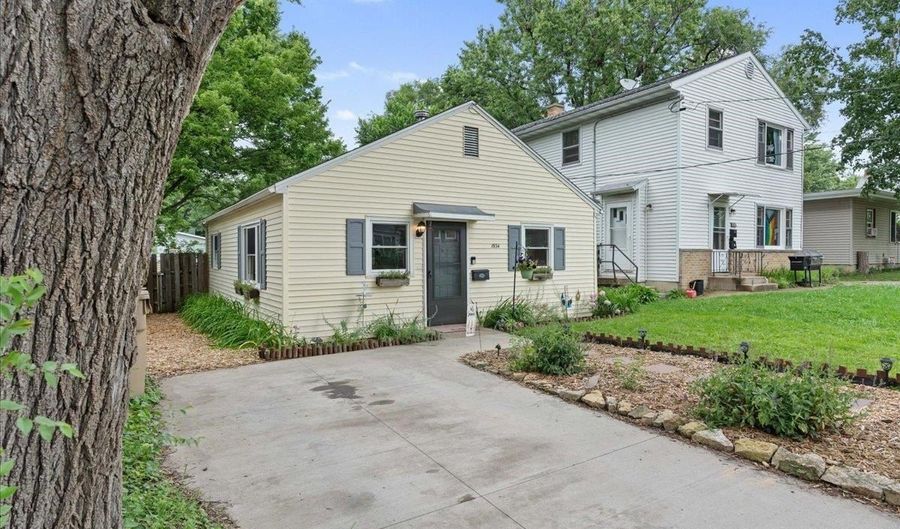 1934 Schlimgen Ave, Madison, WI 53704 - 2 Beds, 1 Bath