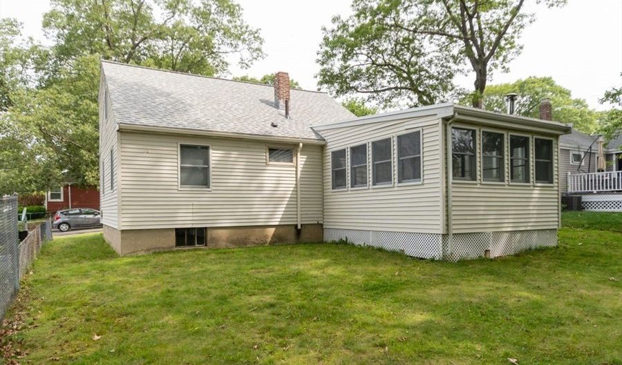 5 Macdonald St 1, Boston, MA 02136 - 3 Beds, 1 Bath