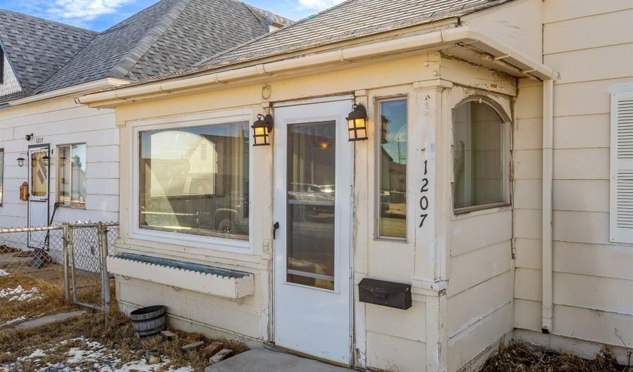 1207 E 5th St, Anaconda, MT 59711 - 2 Beds, 2 Bath