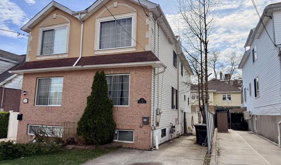 20 Buel Ave Unit A, Staten Island, NY 10304 - 3 Beds, 3 Bath