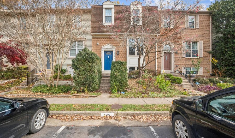 7829 MOUNT WOODLEY Pl, Alexandria, VA 22306 - 3 Beds, 3 Bath