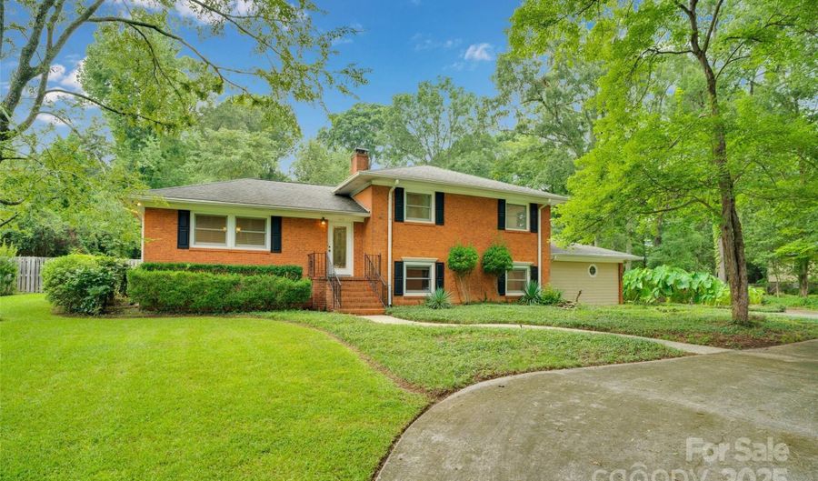 1212 Burtonwood Cir, Charlotte, NC 28212 - 5 Beds, 5 Bath