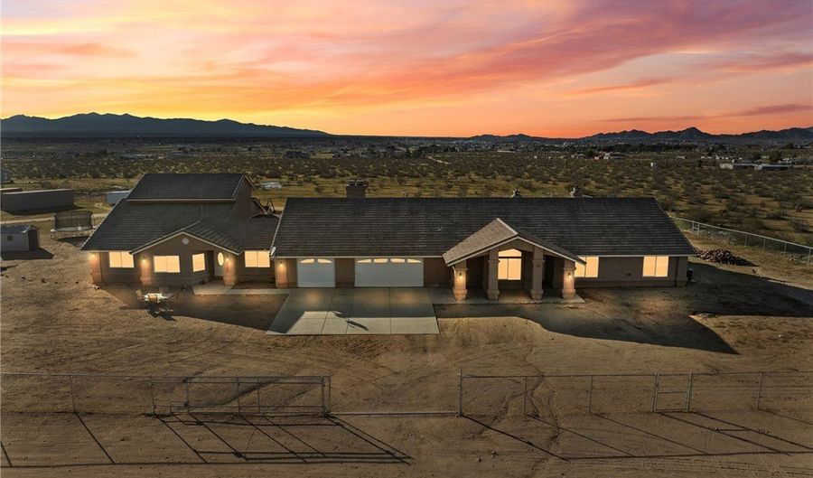 13850 Nightshade Rd, Apple Valley, CA 92307 - 5 Beds, 5 Bath