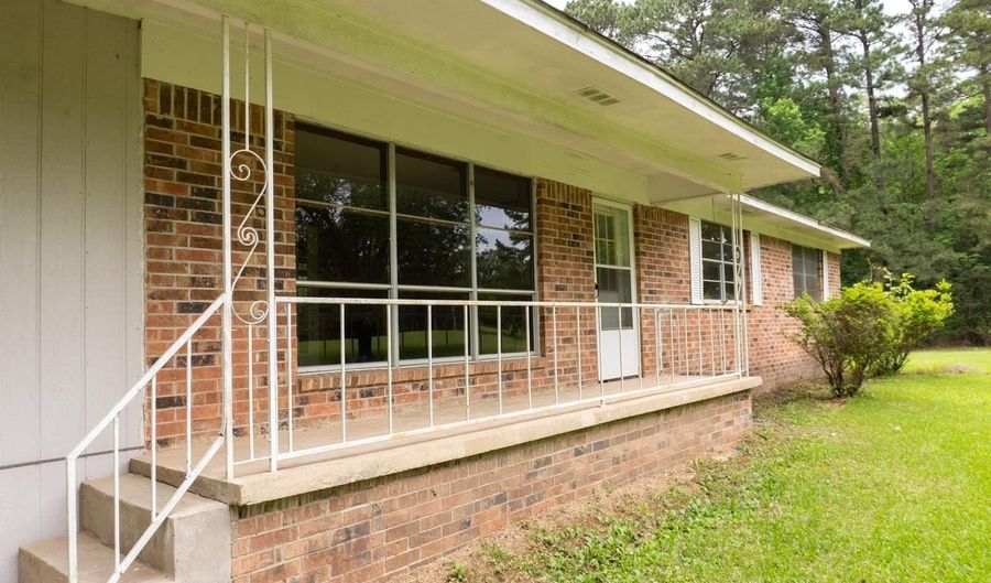 6961 W Hwy 8, Arkadelphia, AR 71923 - 3 Beds, 2 Bath