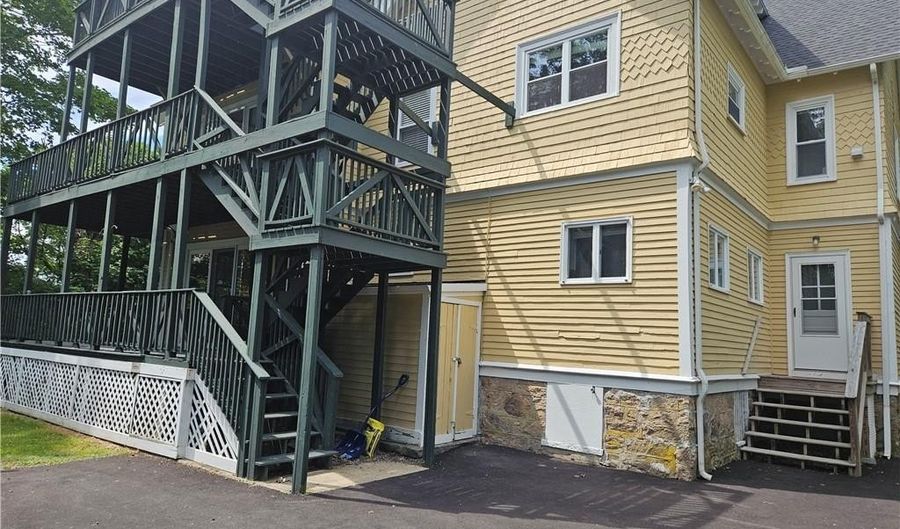 49 Merton Rd 2, Newport, RI 02840 - 2 Beds, 2 Bath