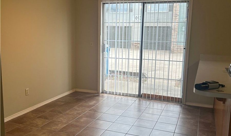 1009 SE J St, Bentonville, AR 72712 - 2 Beds, 2 Bath