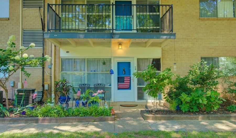 4909 AMERICANA Dr #T6, Annandale, VA 22003 - 2 Beds, 1 Bath
