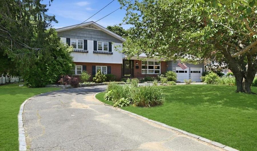 40 Bayview Ave, Amityville, NY 11701 - 4 Beds, 2 Bath
