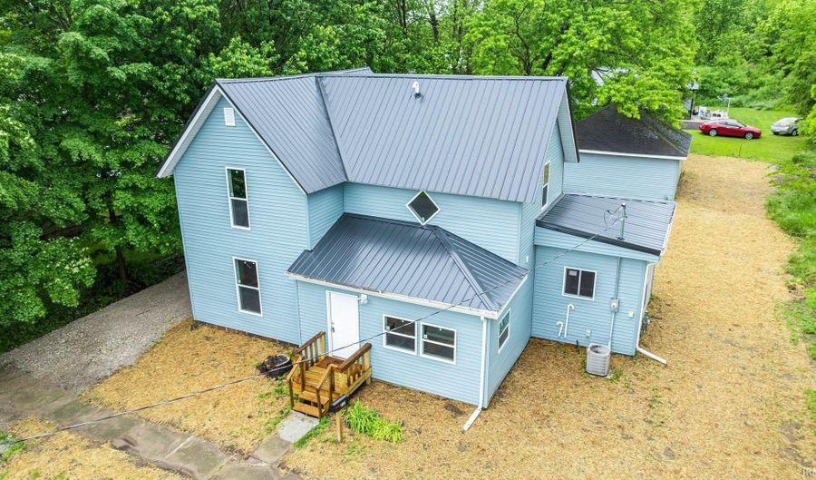 313 S Oak St, Albion, IN 46701 - 3 Beds, 2 Bath