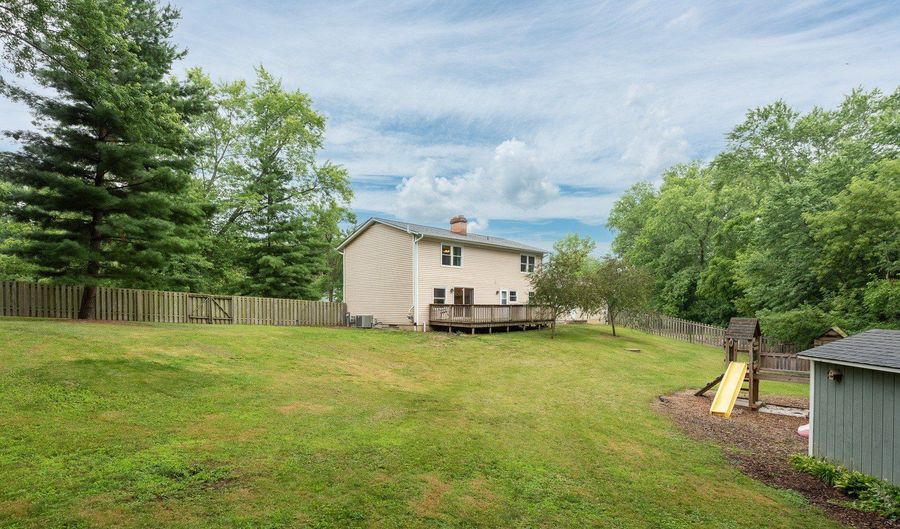 24200 W Deer Ridge Ln, Antioch, IL 60002 - 4 Beds, 3 Bath