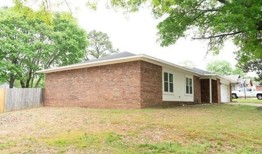 1311 Kingswood St, Alma, AR 72921 - 3 Beds, 2 Bath