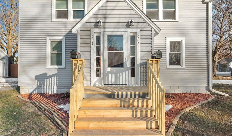 907 8th St SE, Austin, MN 55912 - 4 Beds, 2 Bath