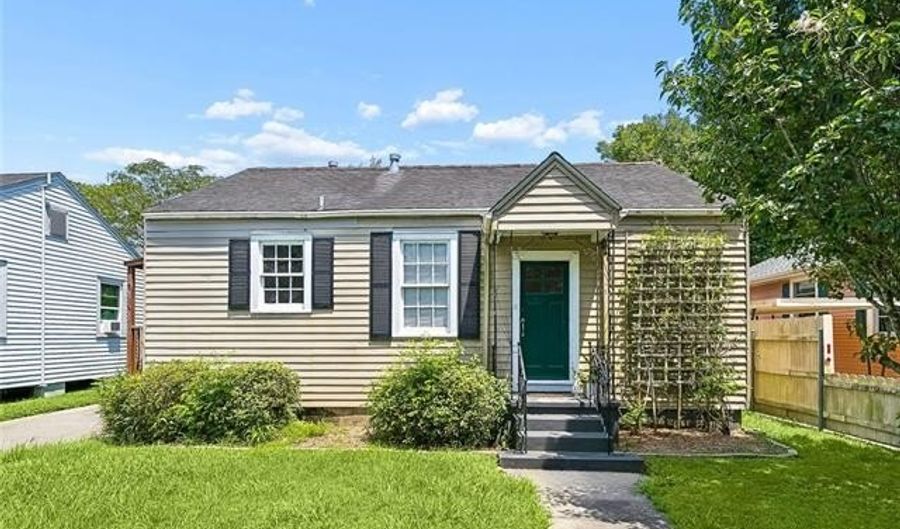 417 LEBEAU St, Arabi, LA 70032 - 2 Beds, 1 Bath