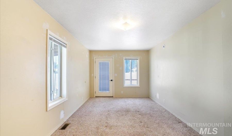 912 Broadway Ave N, Buhl, ID 83316 - 2 Beds, 2 Bath