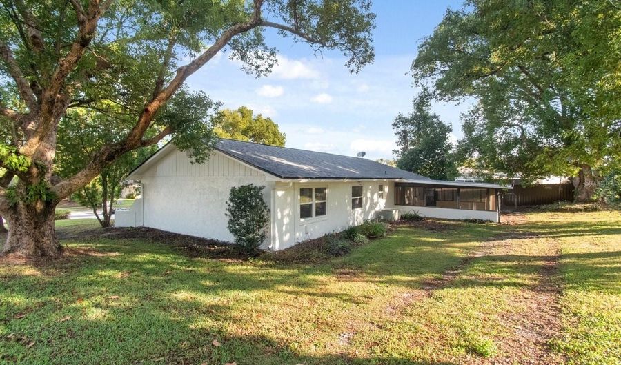 304 BARCLAY Ave, Altamonte Springs, FL 32701 - 3 Beds, 2 Bath