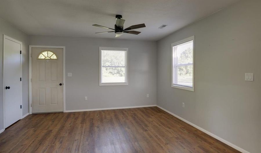 424 Pecan St, Alexandria, MO 63430 - 2 Beds, 1 Bath