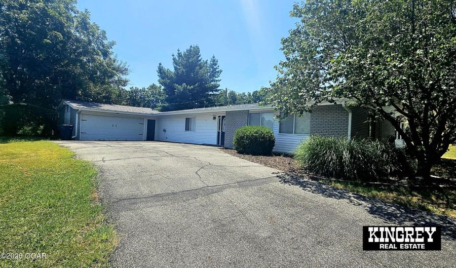 861 Oak Crst, Baxter Springs, KS 66713 - 4 Beds, 2 Bath