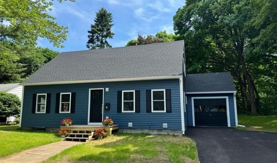 24 Bennington Ct, Burlington, VT 05408 - 3 Beds, 2 Bath