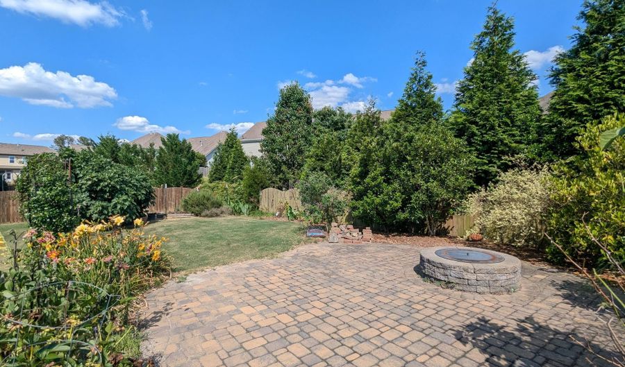 2377 Redbud Tree Dr, Apex, NC 27539 - 5 Beds, 4 Bath