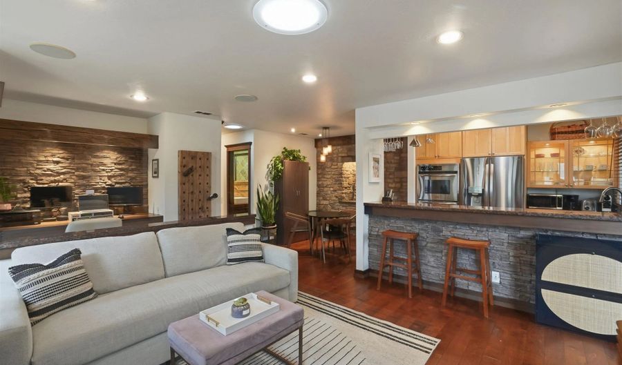 811 Caminito Del Sol, Carlsbad, CA 92011 - 2 Beds, 1 Bath