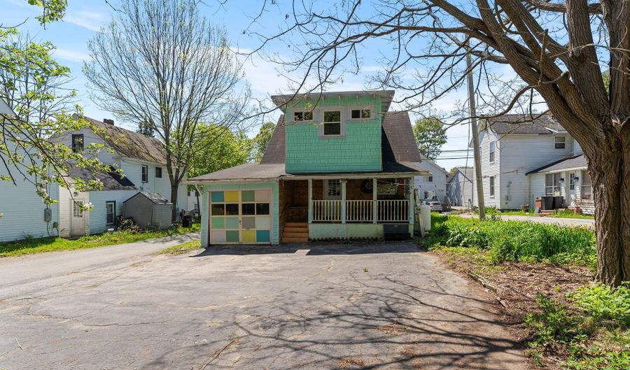 103 Green St, Augusta, ME 04330 - 3 Beds, 1 Bath
