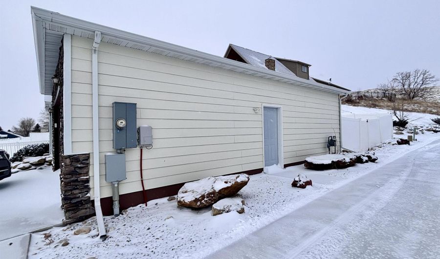 280 Juniper St, Buffalo, WY 82834 - 4 Beds, 4 Bath