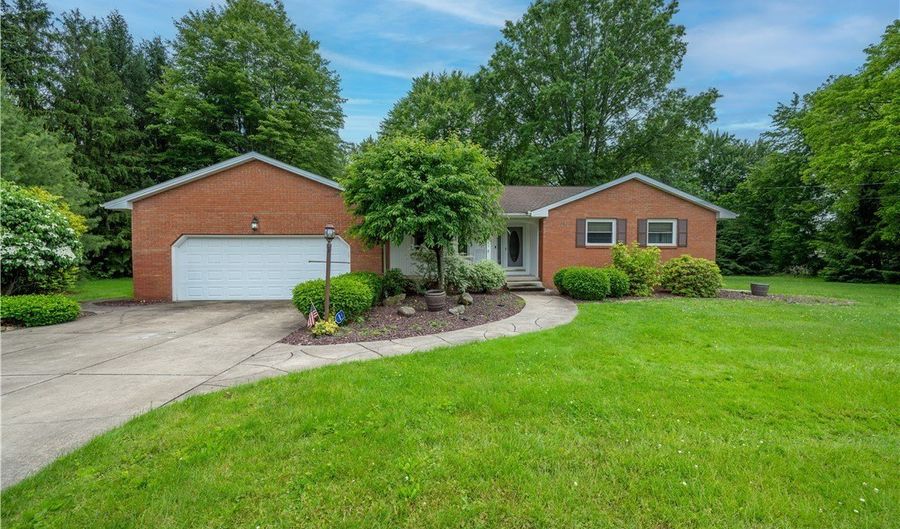 6685 Elwood St, Austintown, OH 44515 - 3 Beds, 2 Bath