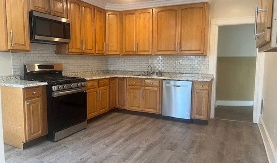 32 Hazelwood Ave 2, Bridgeport, CT 06605 - 5 Beds, 1 Bath