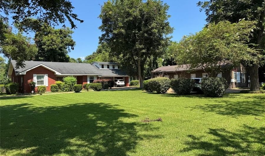 6142 Masonic Dr, Alexandria, LA 71031 - 4 Beds, 1 Bath