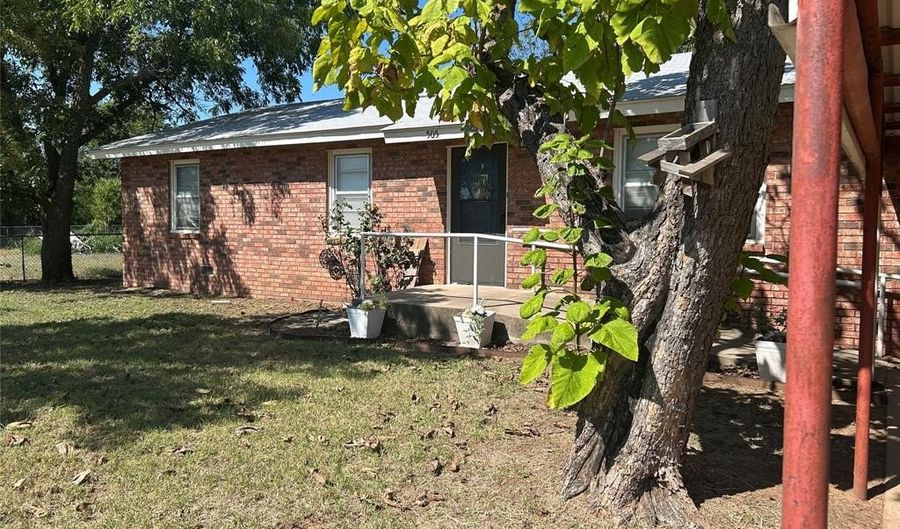 505 S Sycamore St, Archer City, TX 76351 - 3 Beds, 2 Bath
