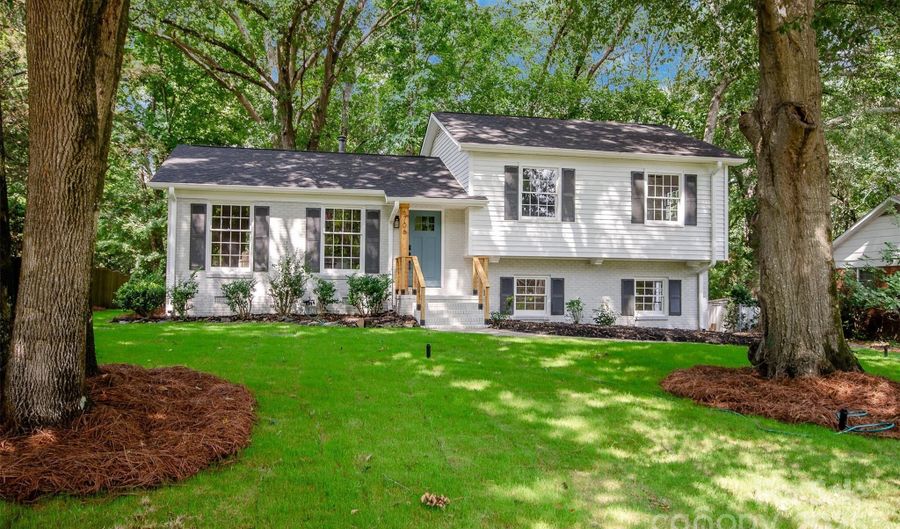 6706 Queensberry Dr, Charlotte, NC 28226 - 4 Beds, 3 Bath
