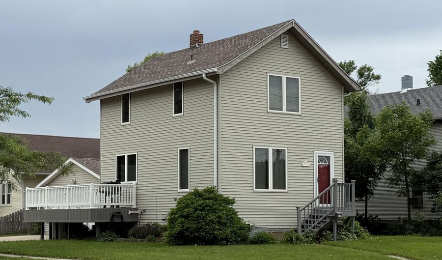24 NE 8th Ave, Aberdeen, SD 57401 - 4 Beds, 2 Bath