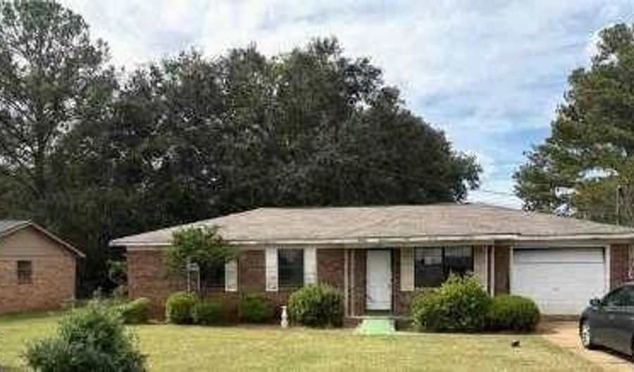 1502 Hall St, Bainbridge, GA 39819 - 3 Beds, 1 Bath