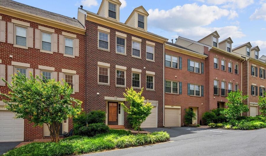 5105 SKYLINE VILLAGE Ct #8, Alexandria, VA 22302 - 3 Beds, 4 Bath