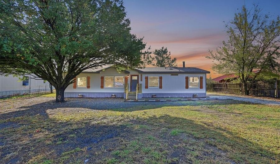 8820 Johns Rd, Alvarado, TX 76009 - 3 Beds, 2 Bath