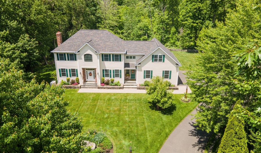 117 Chippenwood Ln, Bristol, CT 06010 - 3 Beds, 3 Bath