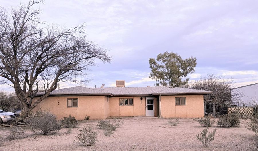 590 N San Pedro St E, Benson, AZ 85602 - 3 Beds, 2 Bath
