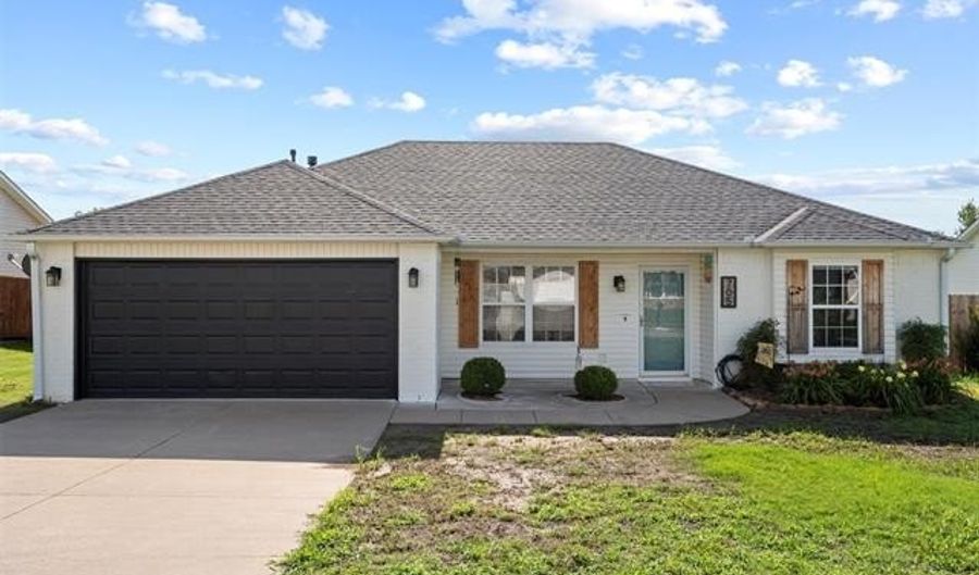 705 N Cummings Ave, Bartlesville, OK 74006 - 3 Beds, 2 Bath