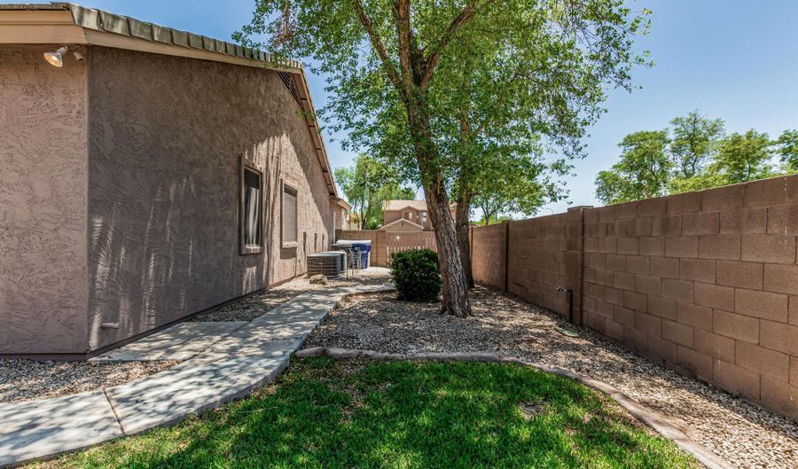 162 W RAVEN Dr, Chandler, AZ 85286 - 4 Beds, 2 Bath
