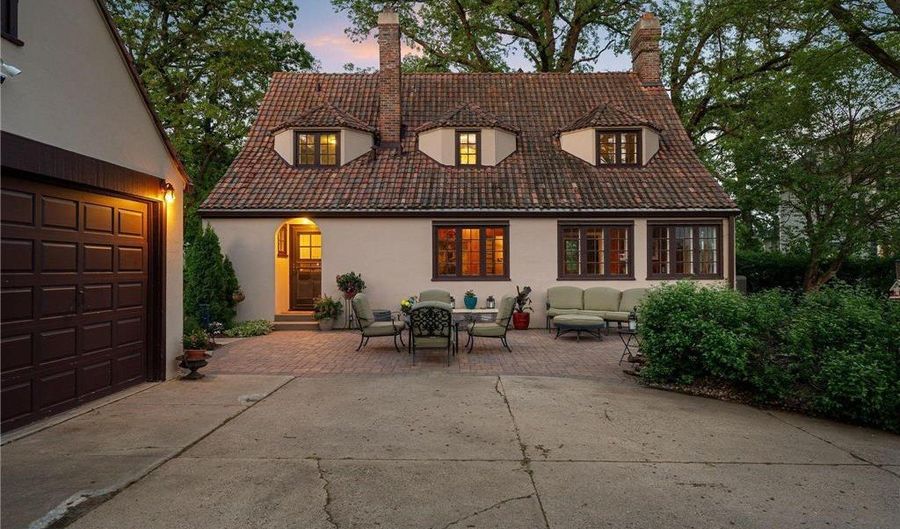 808 4th St SW, Austin, MN 55912 - 4 Beds, 3 Bath