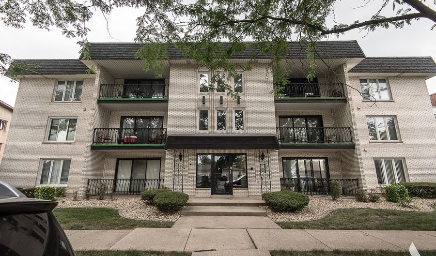 10910 S KILPATRICK Ave 3SW, Oak Lawn, IL 60453 - 2 Beds, 2 Bath