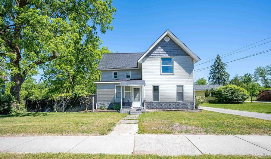 329 Ely St, Alma, MI 48801 - 3 Beds, 2 Bath
