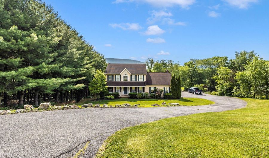 9503 CHILDACREST Dr, Boonsboro, MD 21713 - 5 Beds, 4 Bath