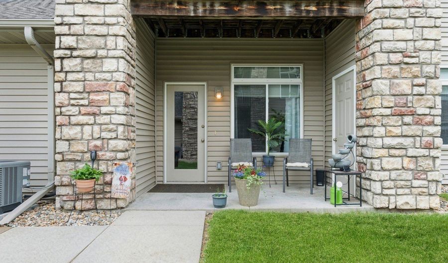 528 Kelsey Ln, Altoona, IA 50009 - 2 Beds, 2 Bath