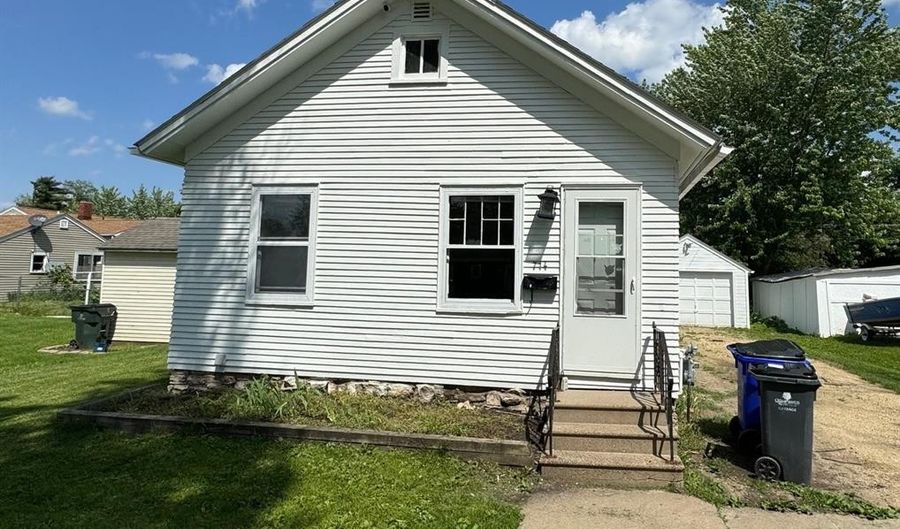 714 31st St SE, Cedar Rapids, IA 52403 - 2 Beds, 1 Bath