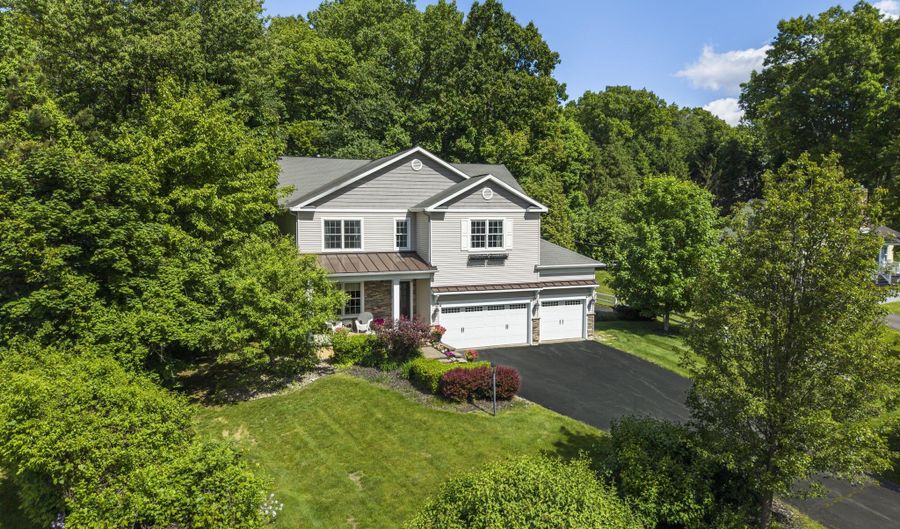 15 Wildwood Dr, Albany, NY 12211 - 5 Beds, 5 Bath